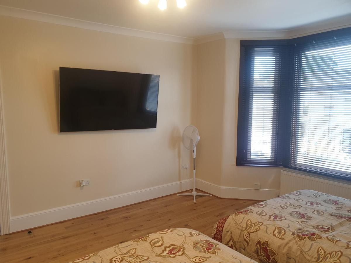 London Luxury Apartments 5 Min Walk From Ilford Station, With Free Parking Free Wifi Dış mekan fotoğraf