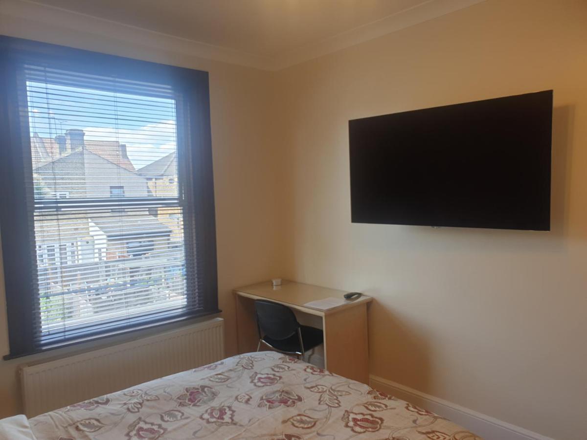 London Luxury Apartments 5 Min Walk From Ilford Station, With Free Parking Free Wifi Dış mekan fotoğraf